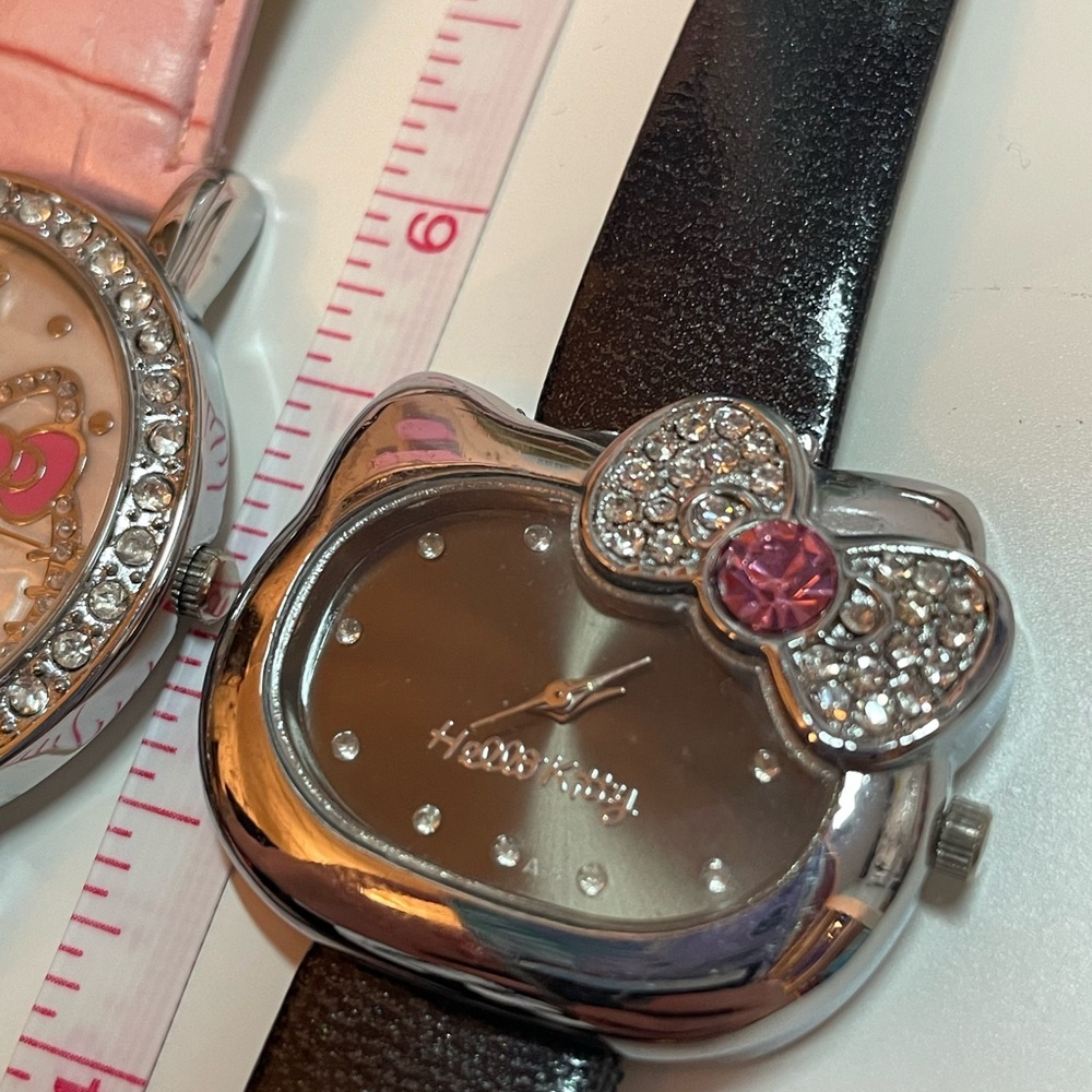 Hello Kitty Crystal Accent - Pink Leather and Black Leather - 2 Watches - Picture 4 of 7